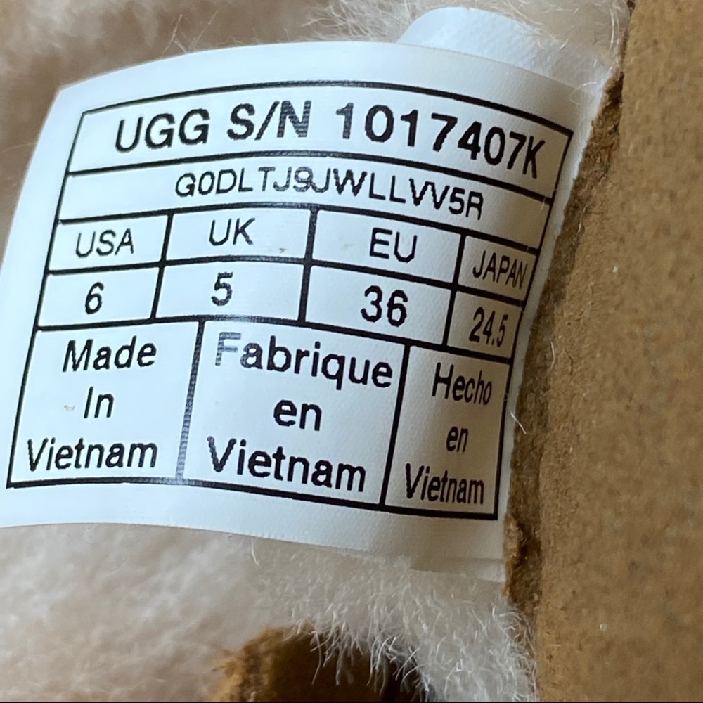 UGG Viki Suede and Shearling Waterproof Boot - Picture 2 of 10